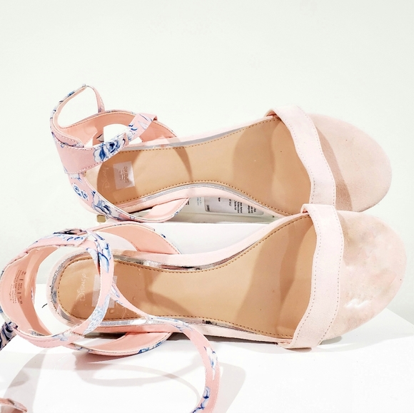 Alice through the looking glass strapy flates - Picture 2 of 5